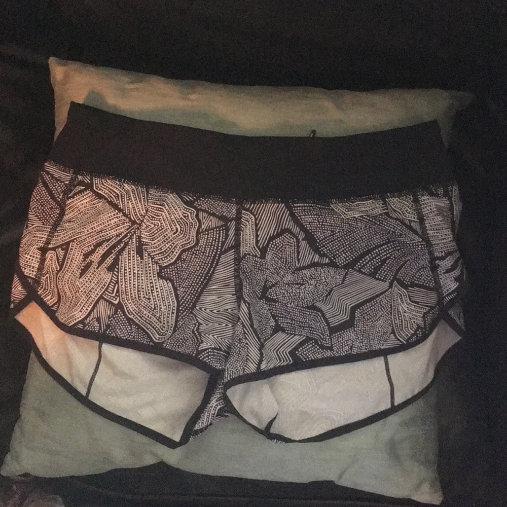 Lululemon Speed Up shorts. 2.5 length